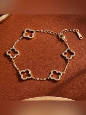 Kohl's Gold Clover Link Bracelet with Sparkling Accents